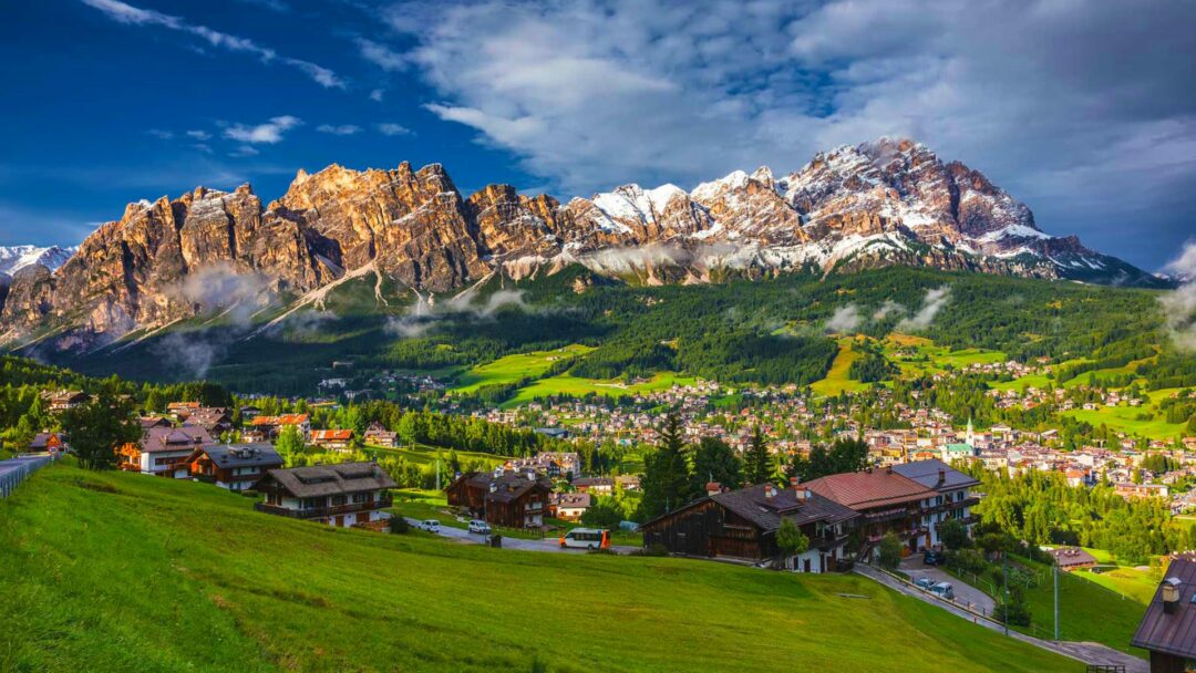 30.313.1-Cortina-dAmpezzo-photo-by-DaLiu-Shutterstock